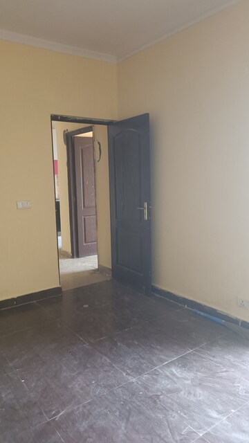 Room in 2 BHK Apartment at Gardenia Golf City, Sector 75 – for Rent