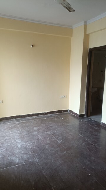 Room in 2 BHK Apartment at Gardenia Golf City, Sector 75 – for Rent