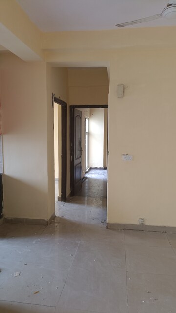 Room in 2 BHK Apartment at Gardenia Golf City, Sector 75 – for Rent