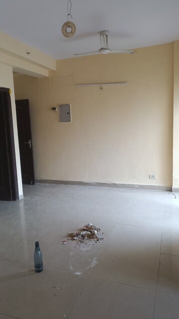 Room in 2 BHK Apartment at Gardenia Golf City, Sector 75 – for Rent