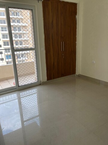 Room in 3 BHK Apartment at Amrapali Crystal Homes, Sector 76 – for Rent