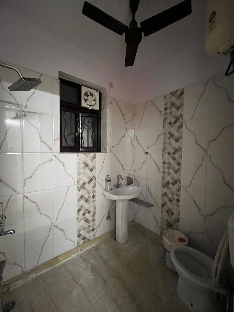 Bathroom, ansal-plaza-sector-23 2 Bedroom 2800 Sq.Ft. Apartment In Sector 23 Gurgaon 9151842