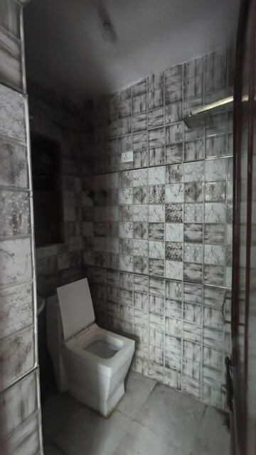 Bathroom in 2 BHK Builder Floor at Sector 23 – for Rent