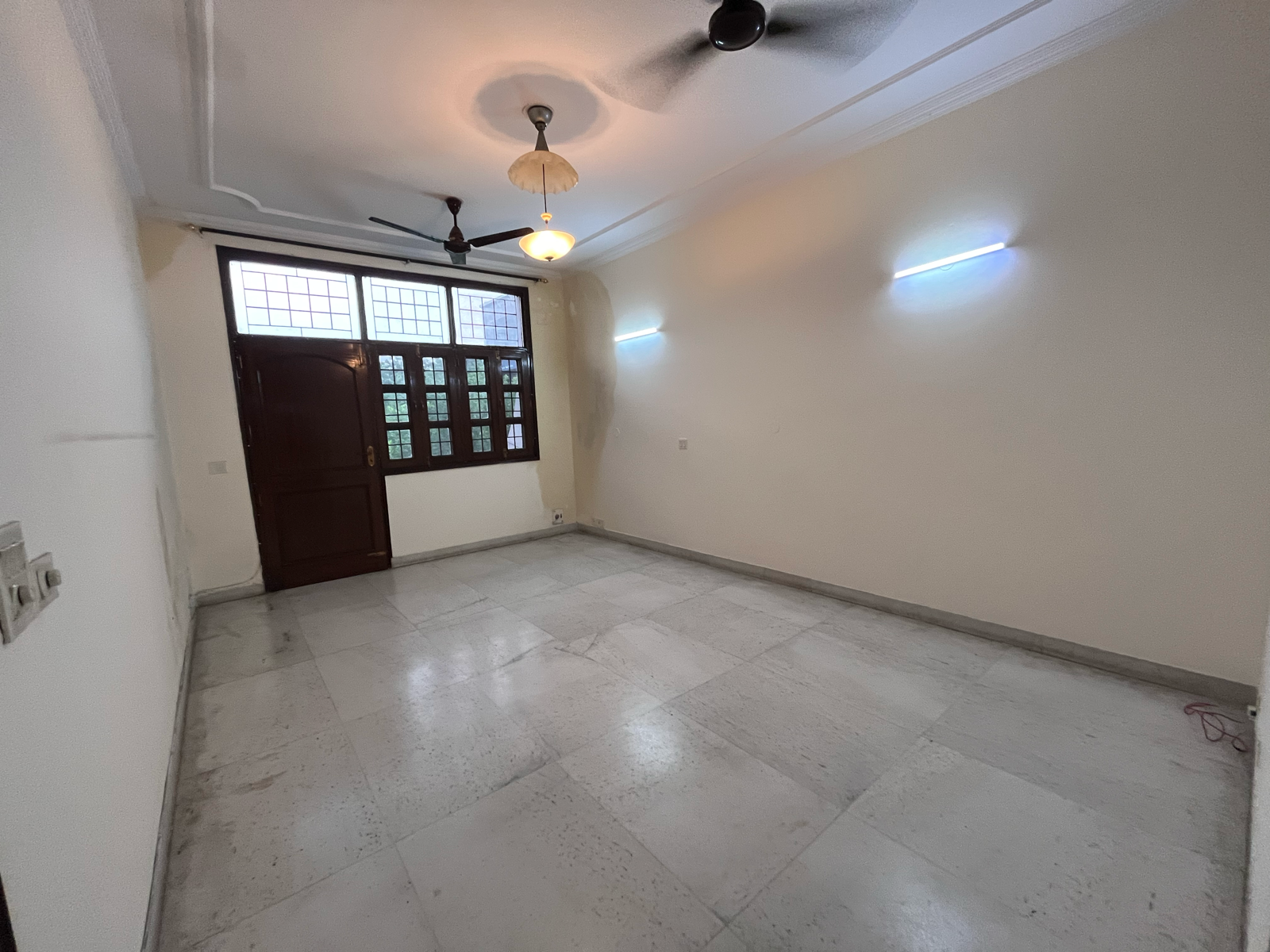 2 BHK + Extra Room Builder Floor For Rent in Sushant Vyapaar Kendra