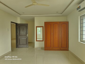 Room in 3 BHK Apartment at Coral Apartments Begumpet, Begumpet – for Rent