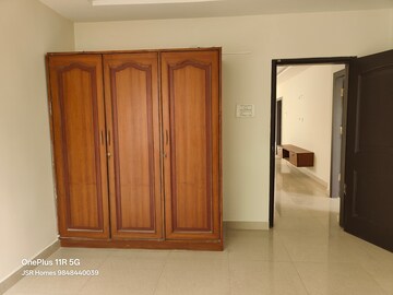 Room in 3 BHK Apartment at Coral Apartments Begumpet, Begumpet – for Rent