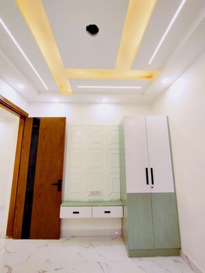 Furnished Amenities in 2 BHK Builder Floor at Uttam Nagar West – for Sale