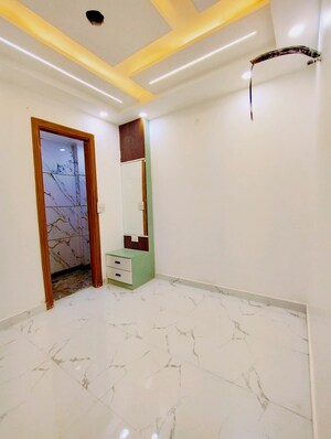 Room in 2 BHK Builder Floor at Uttam Nagar West – for Sale