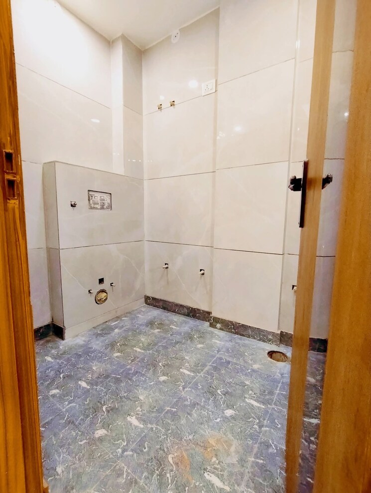 Bathroom, uttam nagar west 2 Bedroom 550 Sq.Ft. Builder Floor In Uttam Nagar West Delhi 9151894
