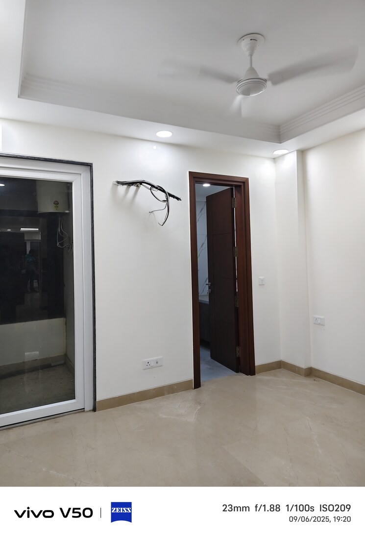 Room, chittaranjan park 3 Bedroom 160 Sq.Mt. Builder Floor In Chittaranjan Park Delhi 9151899