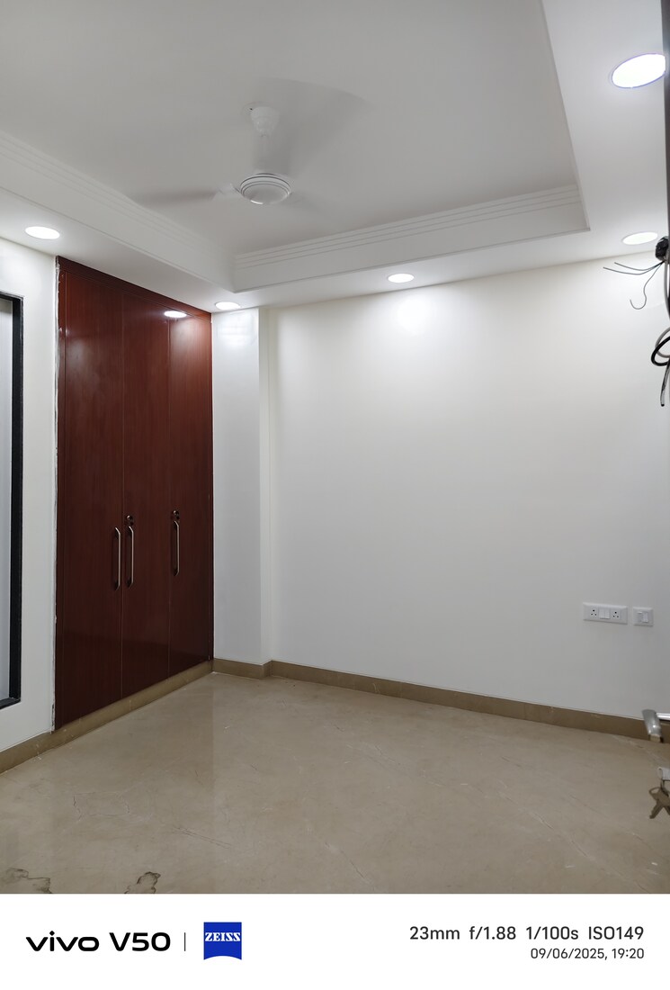 Room, chittaranjan park 3 Bedroom 160 Sq.Mt. Builder Floor In Chittaranjan Park Delhi 9151899