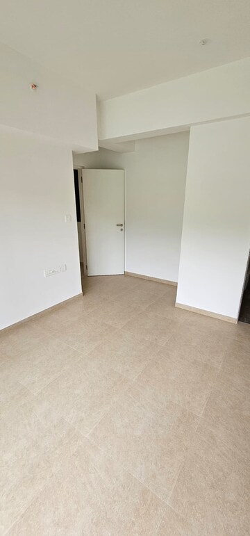 Room in 2 BHK Apartment at Kanakia Silicon Valley, Powai – for Rent