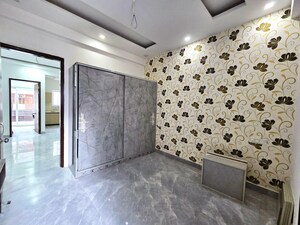 Room in 3 BHK Apartment at Sector 20 – for Sale