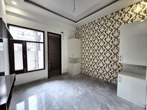 Room in 3 BHK Apartment at Sector 20 – for Sale