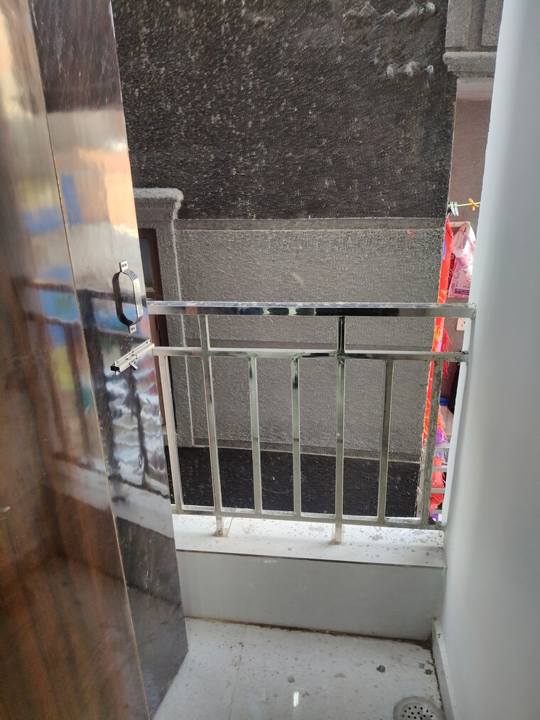 Balcony, govindpuri 1.5 Bedroom 370 Sq.Ft. Builder Floor In Govindpuri Delhi 9152062