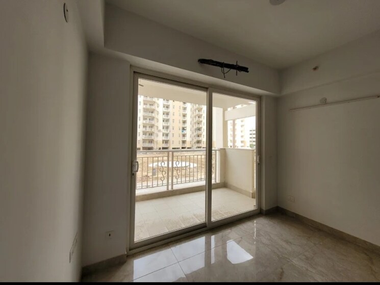 Room, emaar-palm-hills 3.5 Bedroom 2000 Sq.Ft. Apartment In Sector 77 Gurgaon 9152063