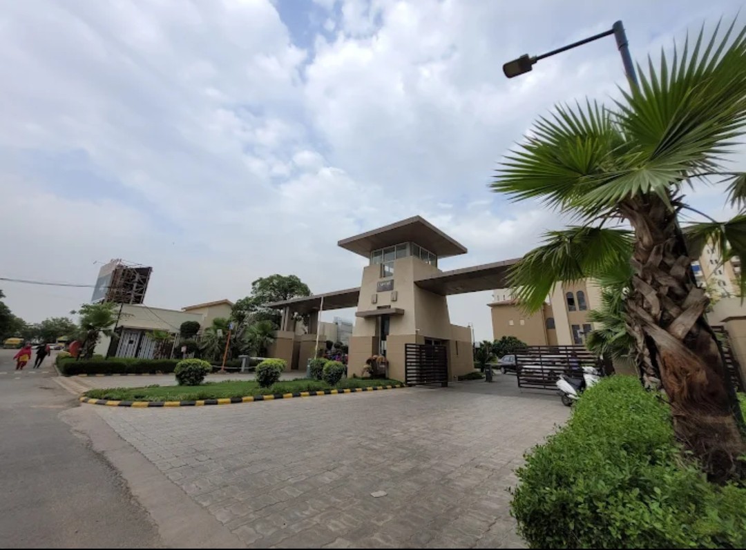 3.5 BHK + Servant Room 2000 Sq.Ft. Apartment in Emaar Palm Hills