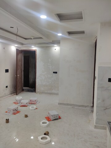 Building Lobby in 3 BHK Builder Floor at Govindpuri – for Sale