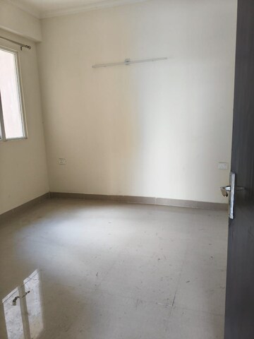 Room in 3 BHK Apartment at Amrapali Crystal Homes, Sector 76 – for Rent