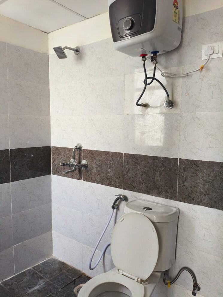 Bathroom, amrapali-crystal-homes 3 Bedroom 1700 Sq.Ft. Apartment In Sector 76 Noida 9152090