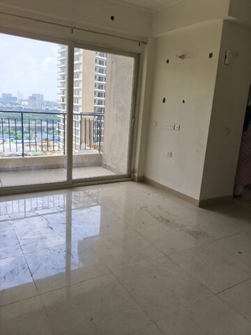 Room in 3 BHK Apartment at Amrapali Crystal Homes, Sector 76 – for Rent