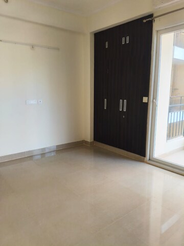 Room in 3 BHK Apartment at Amrapali Crystal Homes, Sector 76 – for Rent