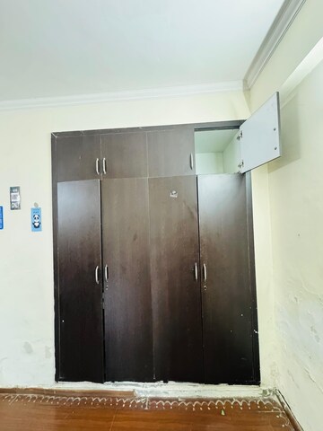 Furnished Amenities in 3 BHK Apartment at Amrapali Crystal Homes, Sector 76 – for Sale