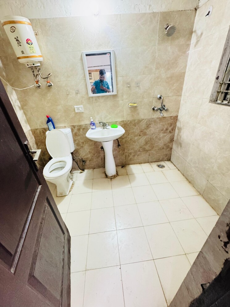 Master Bedroom, amrapali-crystal-homes 3 Bedroom 1375 Sq.Ft. Apartment In Sector 76 Noida 9152099