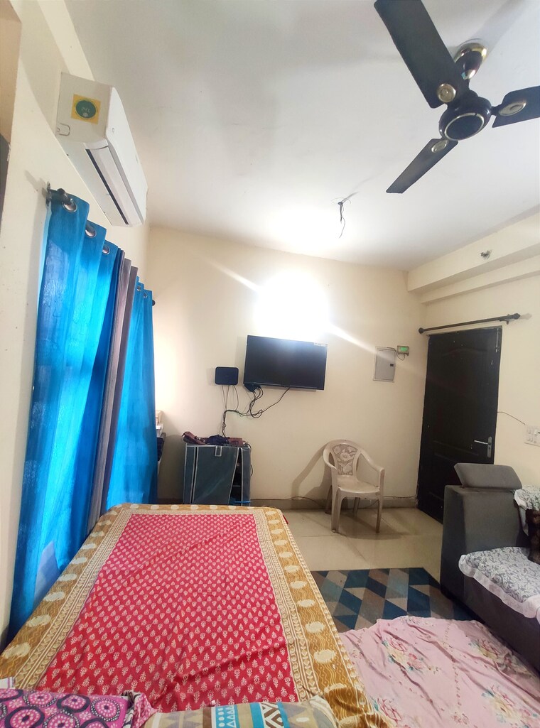 Master Bedroom, gardenia-golf-city 2 Bedroom 950 Sq.Ft. Apartment In Sector 75 Noida 9152103