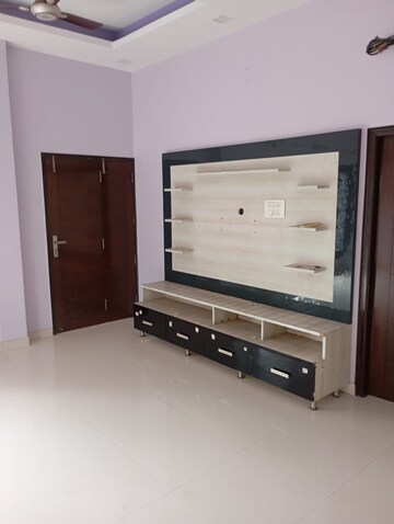 Furnished Amenities in 3 BHK Apartment at Gardenia Gateway, Sector 75 – for Rent