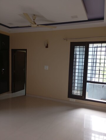 Room in 3 BHK Apartment at Gardenia Gateway, Sector 75 – for Rent