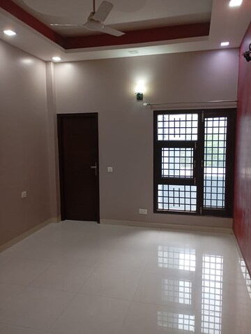 Room in 3 BHK Apartment at Gardenia Gateway, Sector 75 – for Rent