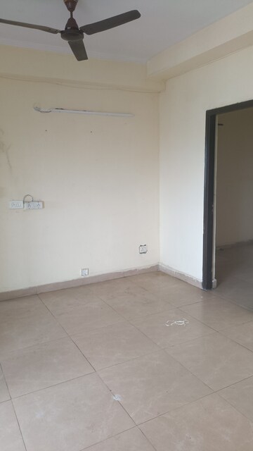 Room in 3 BHK Apartment at Gardenia Gateway, Sector 75 – for Rent