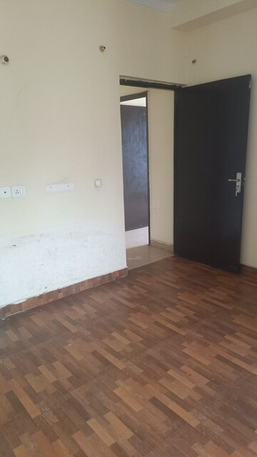 Room in 3 BHK Apartment at Gardenia Gateway, Sector 75 – for Rent