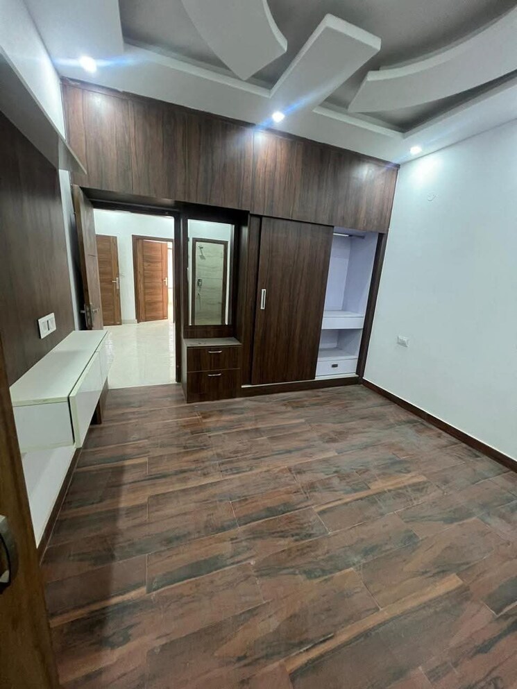 Room, pir machalla 3 Bedroom 1300 Sq.Ft. Builder Floor In Pir Machalla Zirakpur 9152114