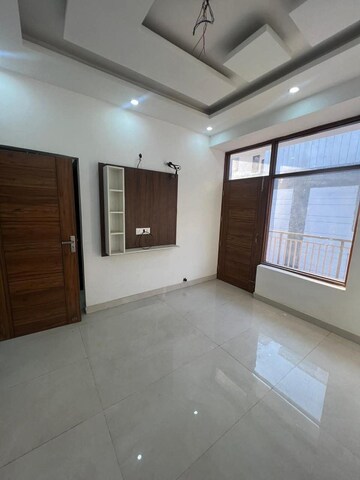 Room in 3 BHK Builder Floor at Pir Machalla – for Sale