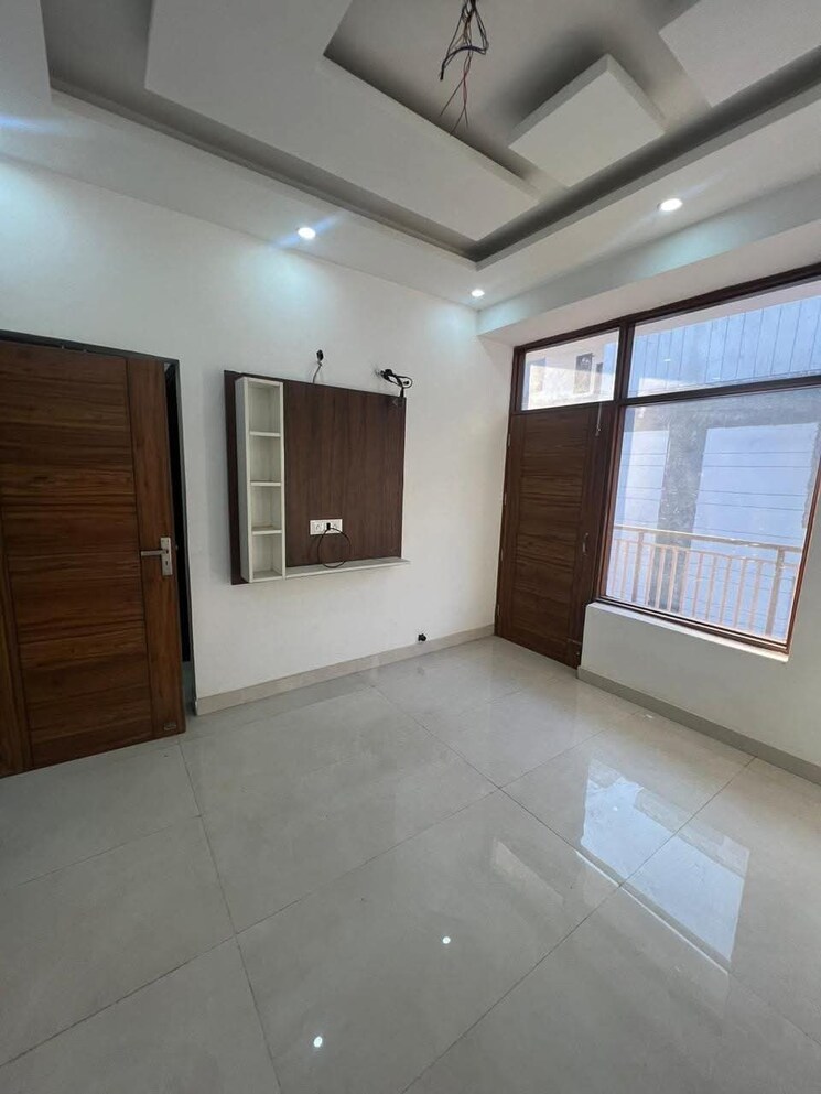 Room, pir machalla 3 Bedroom 1300 Sq.Ft. Builder Floor In Pir Machalla Zirakpur 9152118