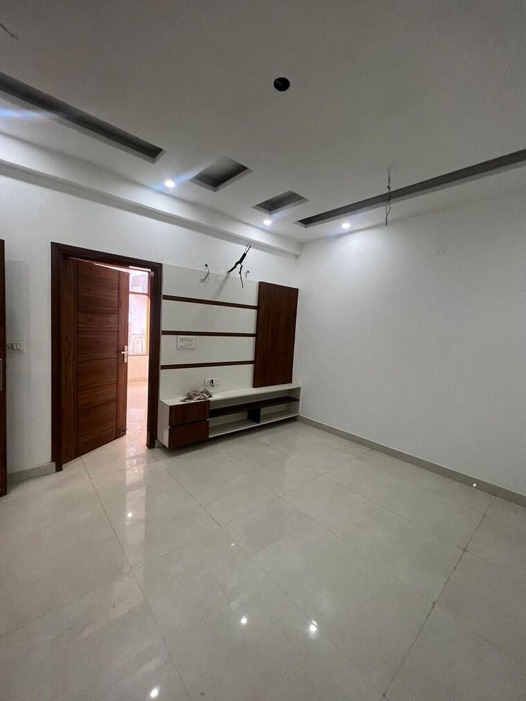 Room, pir machalla 3 Bedroom 1300 Sq.Ft. Builder Floor In Pir Machalla Zirakpur 9152118