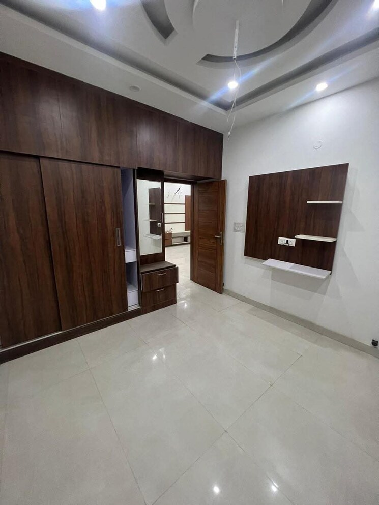 Room, pir machalla 3 Bedroom 1300 Sq.Ft. Builder Floor In Pir Machalla Zirakpur 9152118