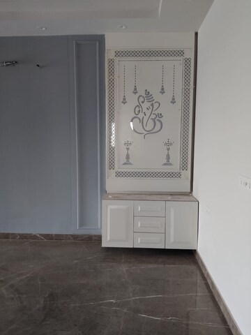 Room in 2 BHK Apartment at Deep Homes Sector 73, Sector 73 – for Rent