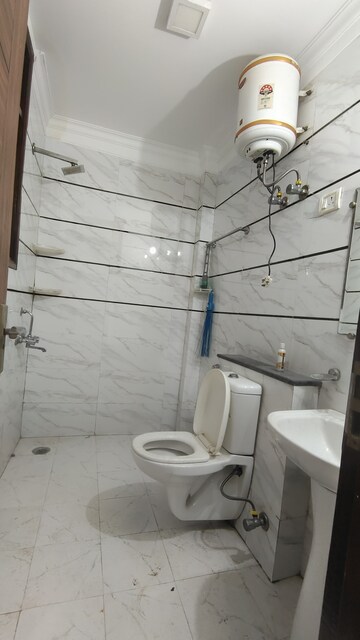 Bathroom in 3 BHK Builder Floor at Palm Residency Chhatarpur, Chattarpur – for Rent