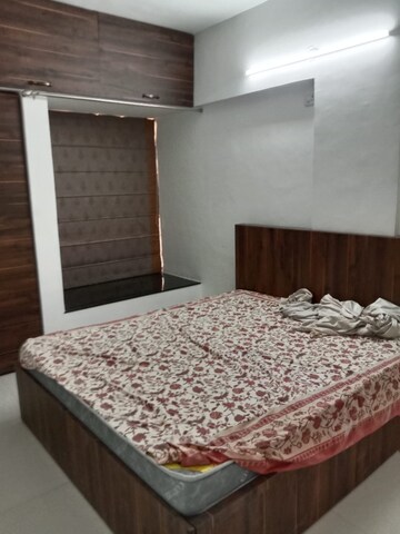Bedroom in 2 BHK Apartment at Lulla Nagar – for Rent