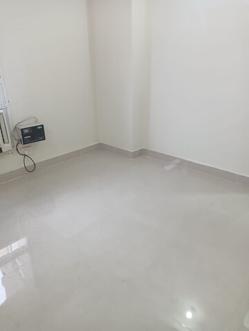 Room in 2 BHK Apartment at Unitech Uniworld Gardens 2, Sector 47 – for Rent
