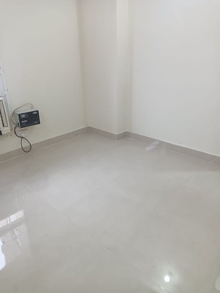 Room, unitech-uniworld-gardens-2 2 Bedroom 973 Sq.Ft. Apartment In Sector 47 Gurgaon 9152171