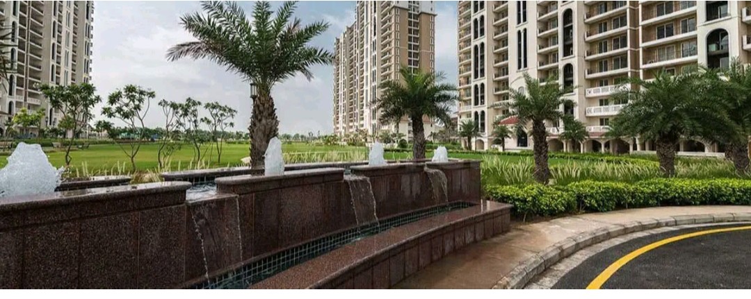 4 BHK + Servant Room Apartment For Sale in DLF New Town Heights II
