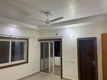 Room in 3 BHK Apartment at Gomti Nagar – for Rent