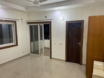 Room in 3 BHK Apartment at Gomti Nagar – for Rent