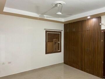 Room in 3 BHK Apartment at Gomti Nagar – for Rent