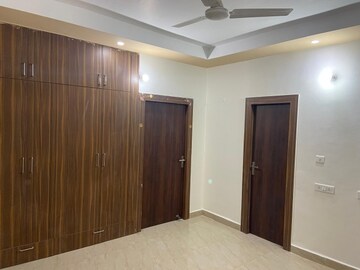 Room in 3 BHK Apartment at Gomti Nagar – for Rent