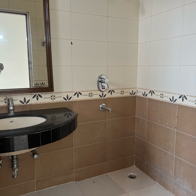 Bathroom, parsvnath-green-ville 3 Bedroom 2055 Sq.Ft. Apartment In Dhani Gurgaon 9152231